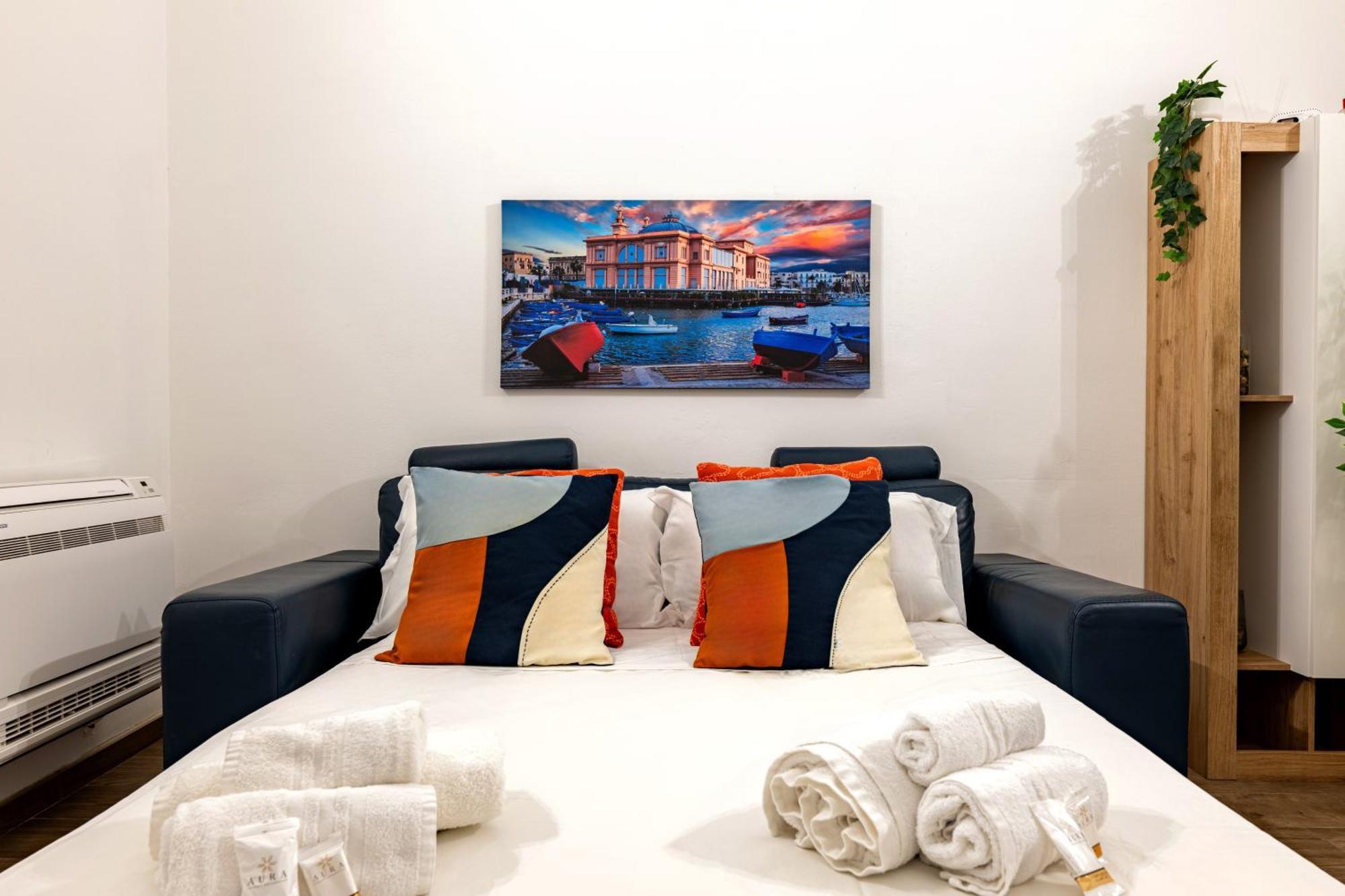 Modern Stone Apartment In The Heart Of Bari Exteriér fotografie