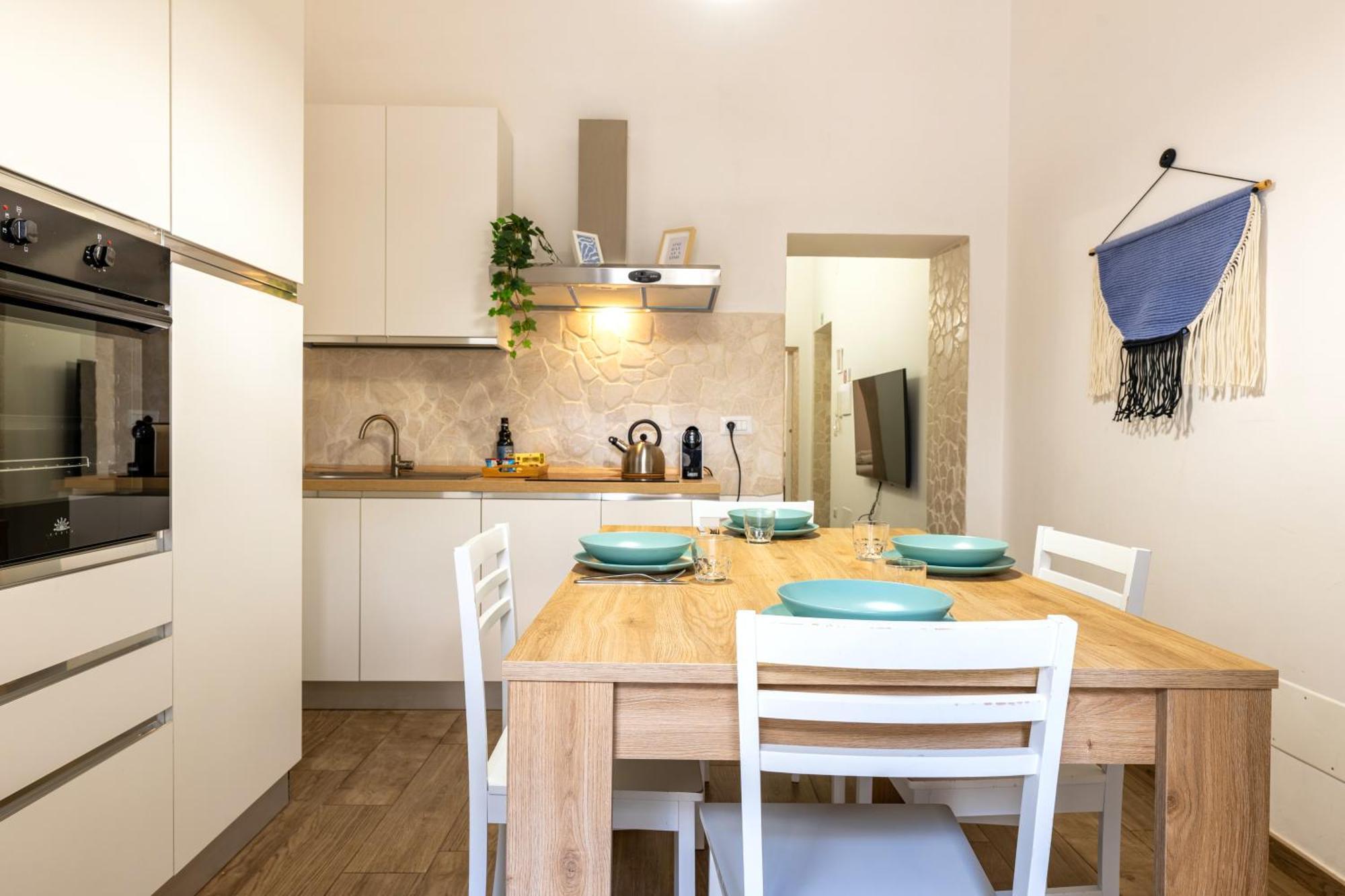 Modern Stone Apartment In The Heart Of Bari Exteriér fotografie