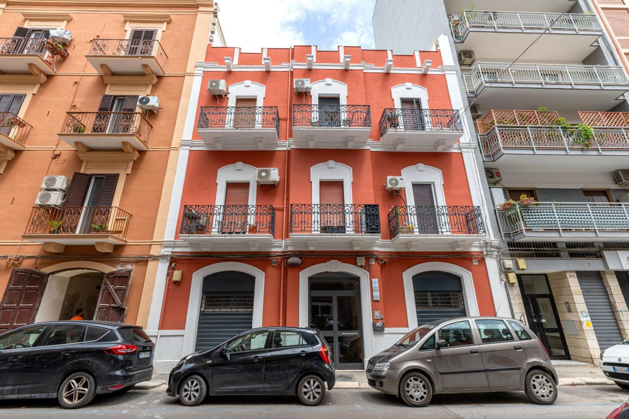 Modern Stone Apartment In The Heart Of Bari Exteriér fotografie