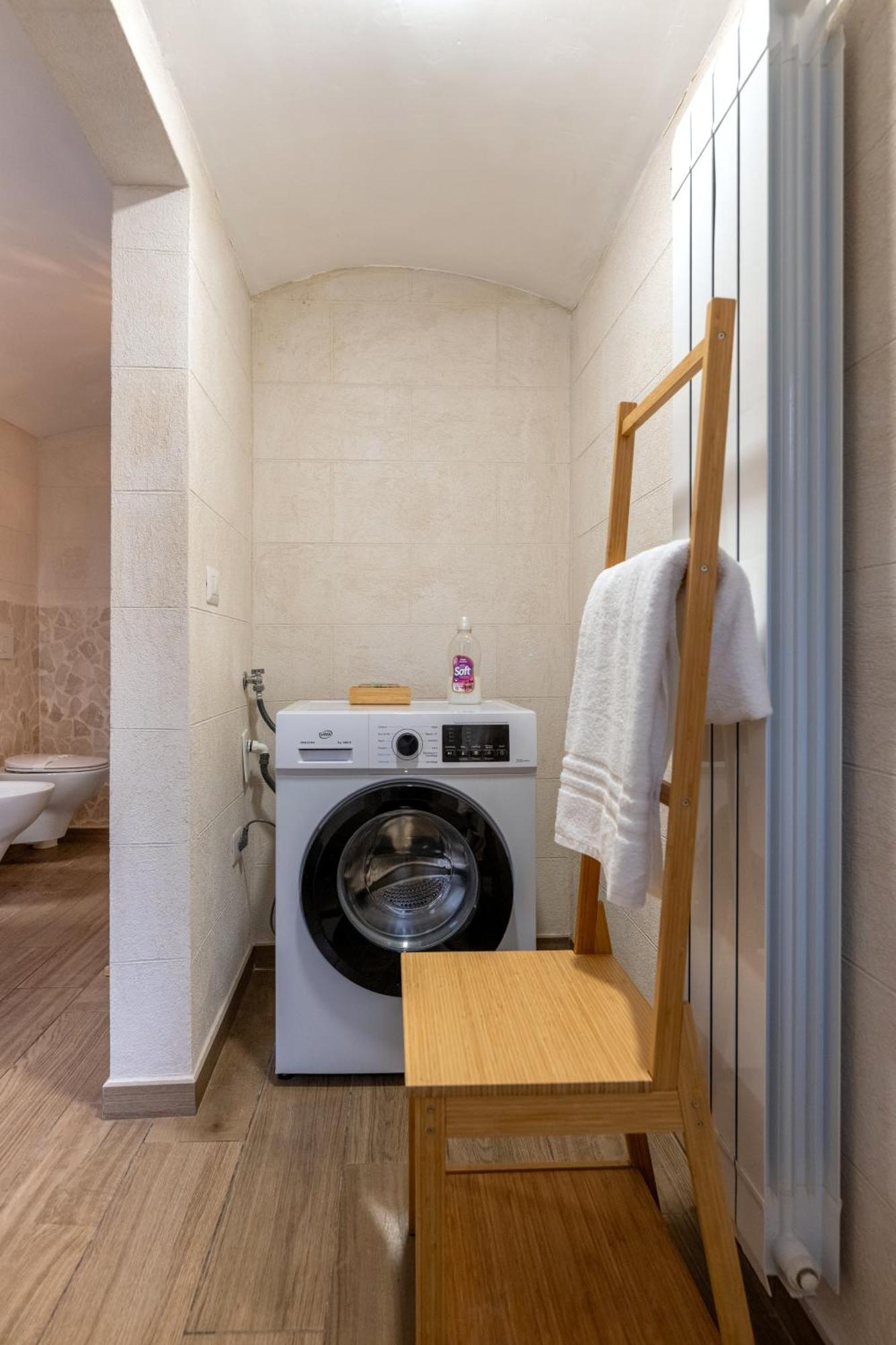 Modern Stone Apartment In The Heart Of Bari Exteriér fotografie
